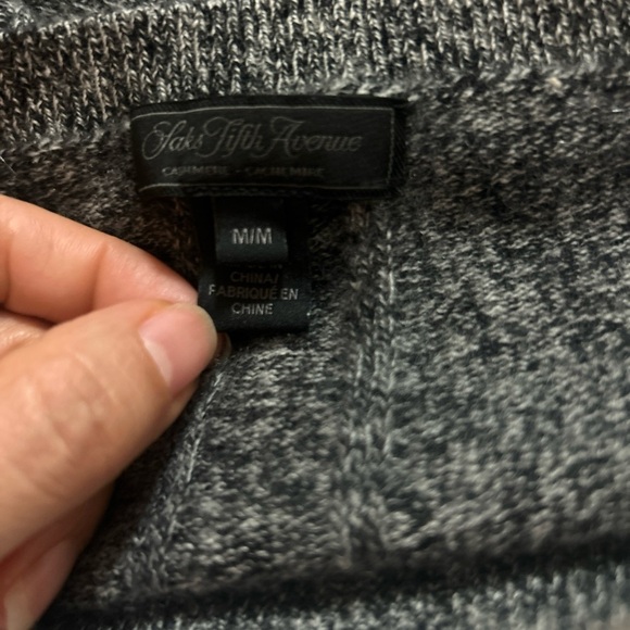 Saks Fifth Avenue 100% Cashmere Pullover Sweater Size Medium - Picture 4 of 5